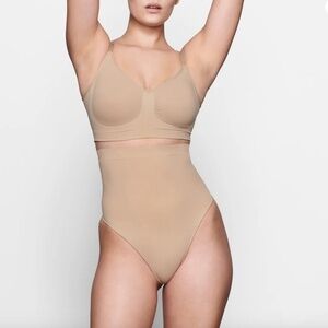 New Skims Seamless Sculpt High Wasted Thong Clay‎ Size XS